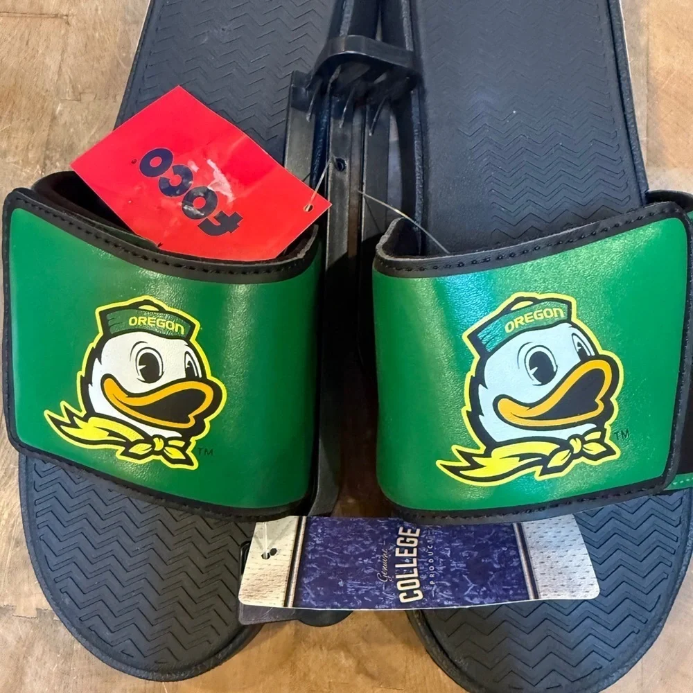 Oregon Ducks Men’s Sz 11/12 Slide Sandals Slip On Green and Black Brand New